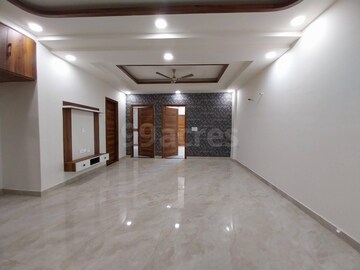 Room in 3 BHK Builder Floor at Fidato Honour Homes, Sector 89 – for Sale