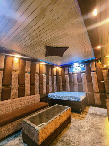 Room in 1 BHK Builder Floor at Dwarka Mor – for Rent