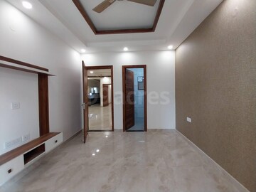 Room in 3 BHK Builder Floor at Fidato Honour Homes, Sector 89 – for Sale