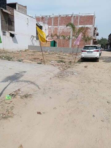 Parking in 3.5 BHK Villa at Sector 16 Greater Noida – for Sale