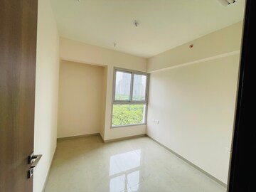 Room in 2 BHK Apartment at Piramal Vaikunth, Balkum Pada – for Rent