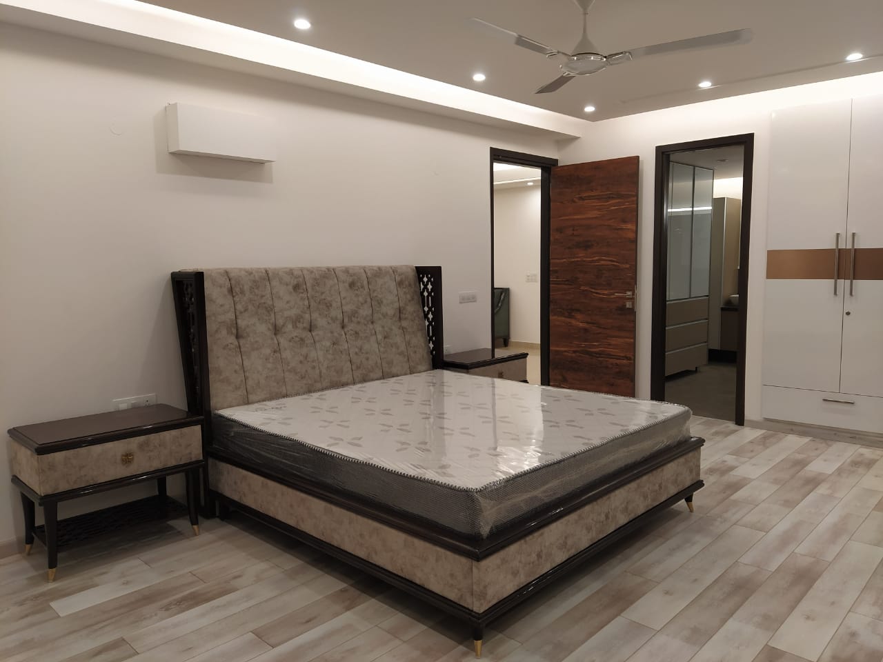 4 BHK + Servant Room Apartment For Sale in Bestech Park View Spa Next