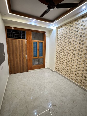 Bedroom in 2 BHK Builder Floor at Niti Khand – for Rent