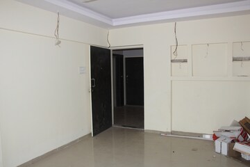 Room in 3 BHK Apartment at Bindra Complex, Andheri East – for Rent