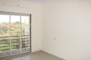 Room in 3 BHK Apartment at Bindra Complex, Andheri East – for Rent