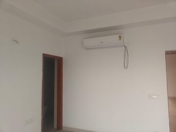 Room in 4 BHK Builder Floor at SS Linden, Sector 84 – for Rent