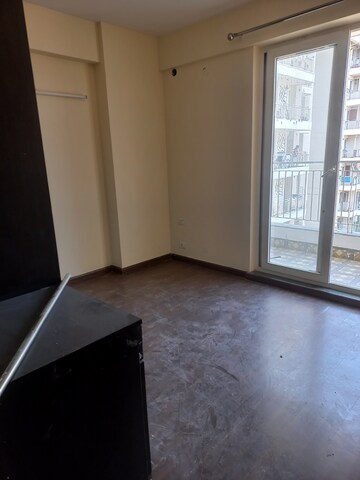 Furnished Amenities in 3 BHK Apartment at BPTP Discovery Park, Sector 80 – for Rent