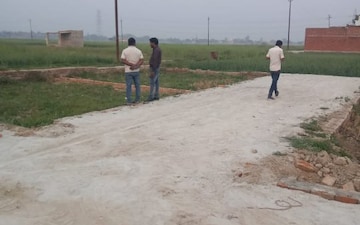 Plot For Sale in Manda