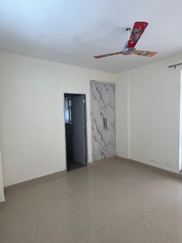 Room in 3.5 BHK Apartment at Garur Golf Island, Sector 19b Dwarka – for Rent