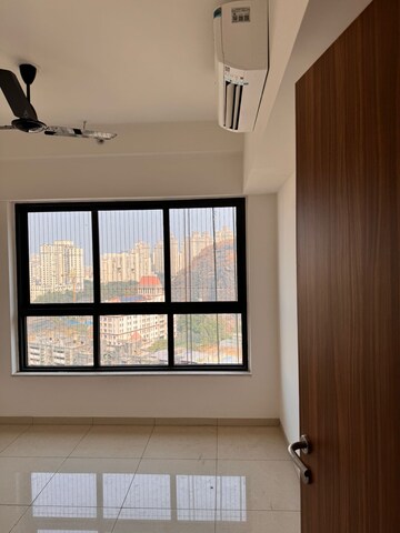 Room in 2 BHK Apartment at Shapoorji Pallonji Vicinia, Powai – for Rent