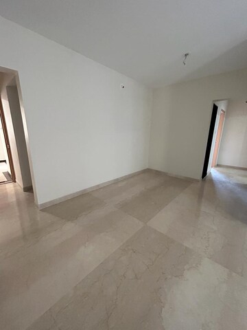 Room in 2 BHK Apartment at JP Eminence, Andheri West – for Rent