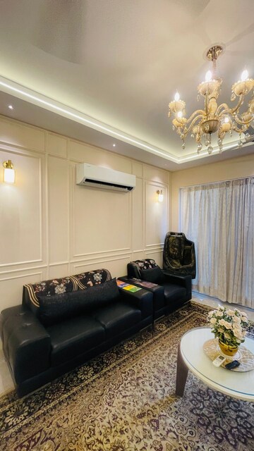 Living Room in 4 BHK Apartment at Shalimar Belvedere Court, Gomti Nagar – for Sale