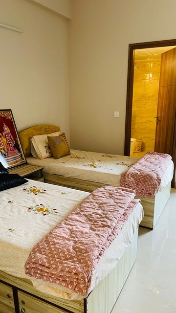 Bedroom in 4 BHK Apartment at Shalimar Belvedere Court, Gomti Nagar – for Sale