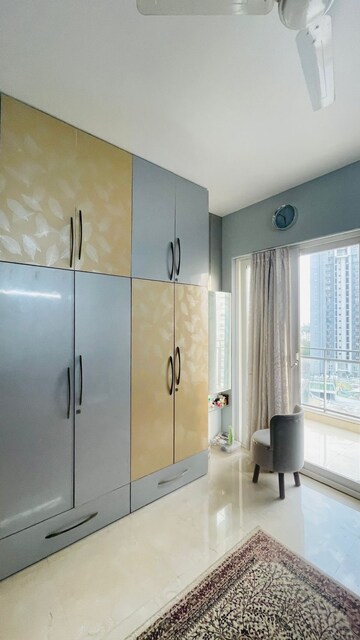 Bathroom in 4 BHK Apartment at Shalimar Belvedere Court, Gomti Nagar – for Sale