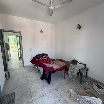 Living Room in 1 BHK Builder Floor at Ansal Sushant Lok I, Sector 43 – for Rent