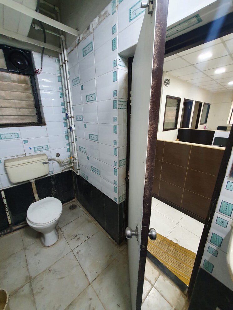 Team Area, landmark-centre Commercial Office Space 1090 Sq.Ft. In Parvati Paytha Pune 8240781