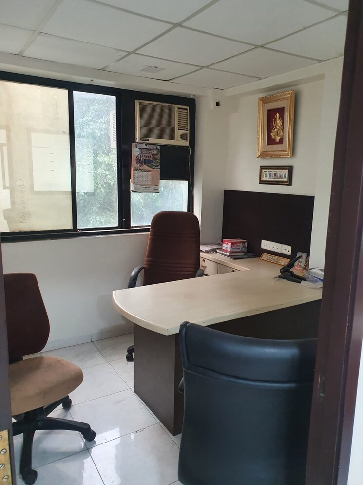 Team Area, landmark-centre Commercial Office Space 1090 Sq.Ft. In Parvati Paytha Pune 8240781