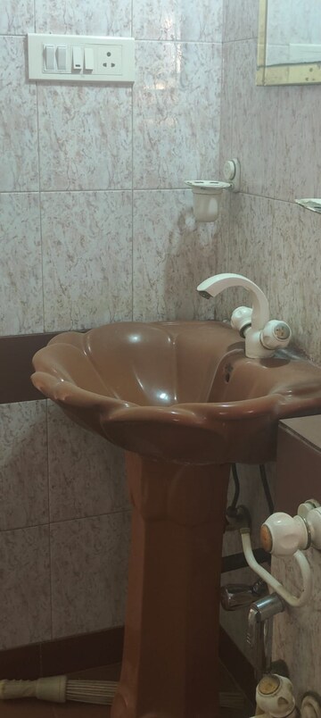 Bathroom in 3 BHK Apartment at Shikha Apartment, Pali Hill – for Rent
