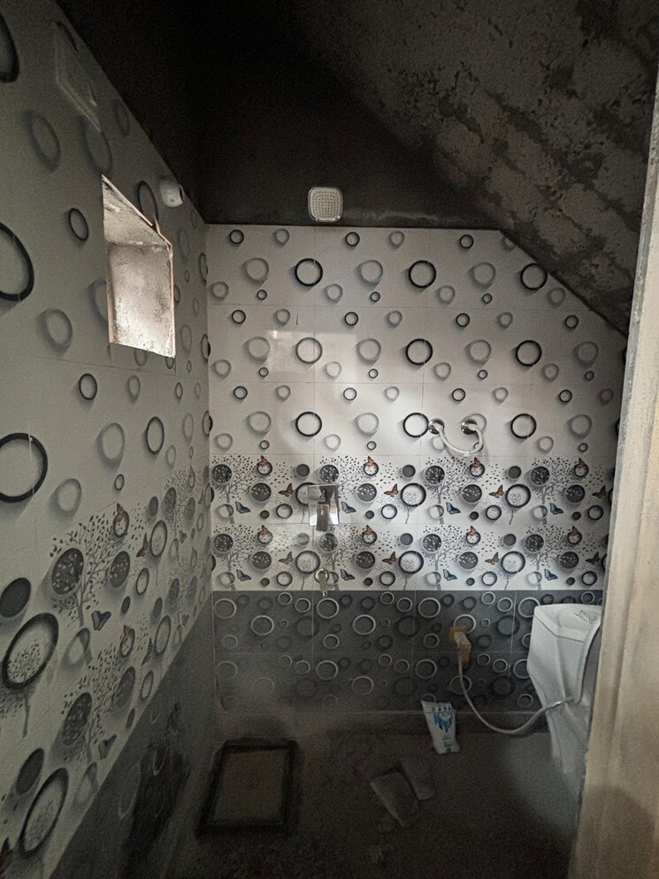 Bathroom, sector 50 2 Bedroom 50 Sq.Yd. Independent House In Sector 50 Faridabad 8240920