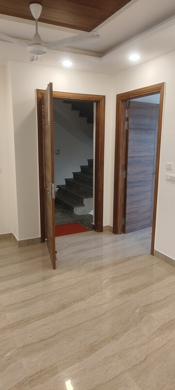Room in 3 BHK Builder Floor at BP Homes, Sector 85 – for Sale