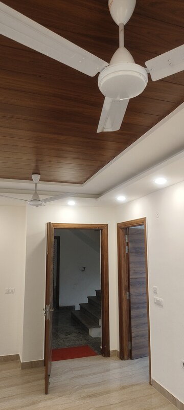 Building Lobby in 3 BHK Builder Floor at BP Homes, Sector 85 – for Sale