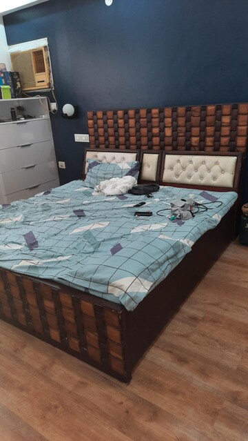 Room in 3 BHK Apartment at Umang Monsoon Breeze Phase I, Sector 78 – for Rent