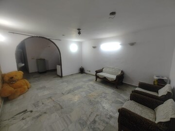 Parking in 2 BHK Builder Floor at Malviya Nagar – for Rent
