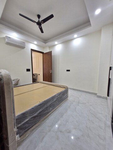 Room in 2 BHK Builder Floor at Ansal Sushant Lok I, Sector 43 – for Rent