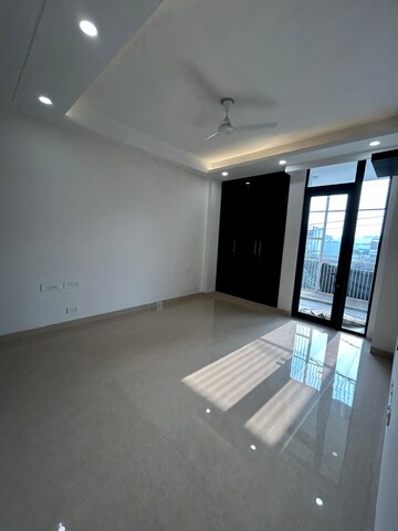 Room in 3.5 BHK Apartment at Atlantis CGHS, Sector 47 – for Rent