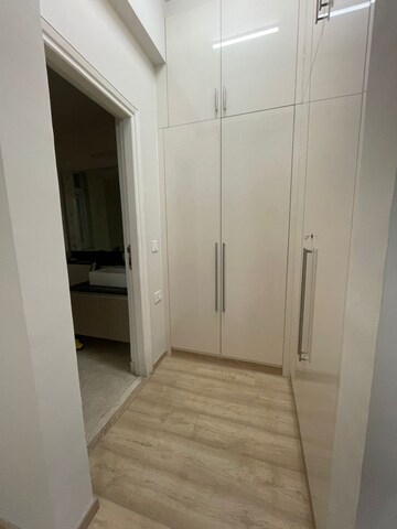 Furnished Amenities in 3 BHK Apartment at DLF The Ultima, Sector 81 – for Rent