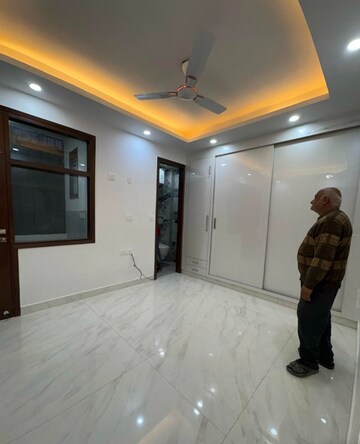Room in 3 BHK Builder Floor at Malviya Nagar – for Rent