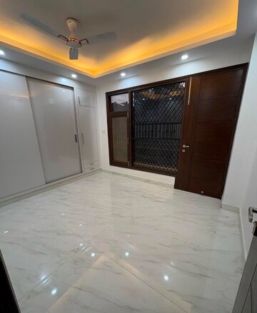 Room in 3 BHK Builder Floor at Malviya Nagar – for Rent
