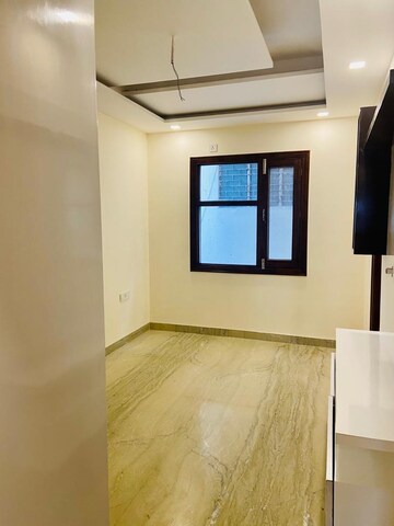 Room in 2 BHK Builder Floor at Pitampura – for Rent