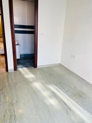Room in 2 BHK Builder Floor at Pitampura – for Rent