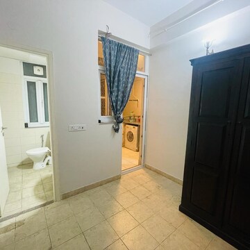 Room in 3 BHK Apartment at DLF The Ultima, Sector 81 – for Rent
