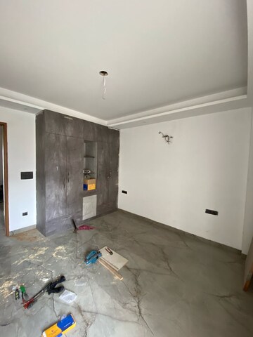 Room in 3 BHK Builder Floor at Sector 42 – for Sale