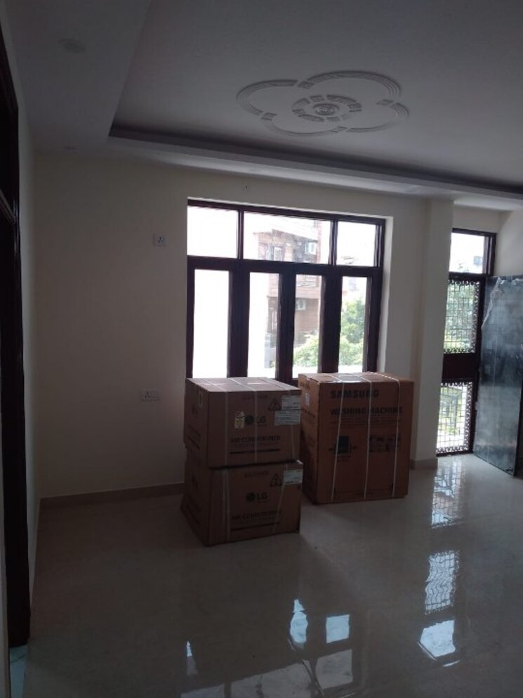 Room, geeta colony 2.5 Bedroom 950 Sq.Ft. Builder Floor In Geeta Colony Delhi 8241111