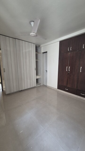 Room in 3 BHK Apartment at AS Tower, Sector 45 – for Rent