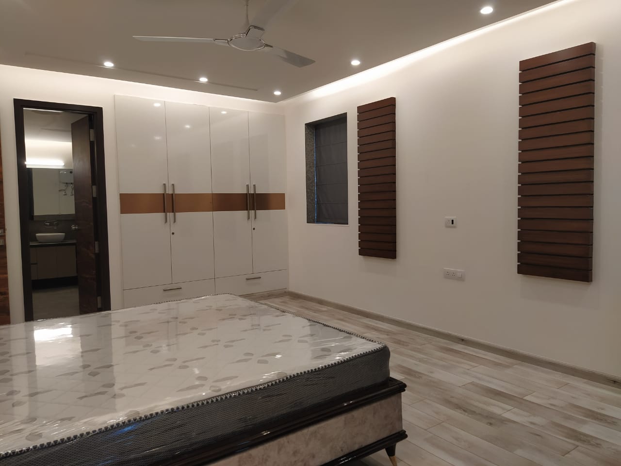 4 BHK + Servant Room Apartment For Sale in BPTP Mansions Park Prime