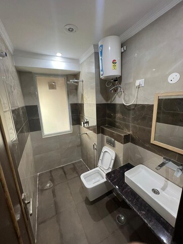 Team Area in 2 BHK Builder Floor at Ardee City, Sector 52 – for Rent