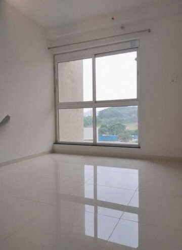 Room in 1.5 BHK Apartment at Godrej Emerald Vista, Ghodbunder Road – for Rent