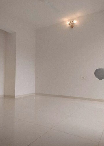Room in 1.5 BHK Apartment at Godrej Emerald Vista, Ghodbunder Road – for Rent