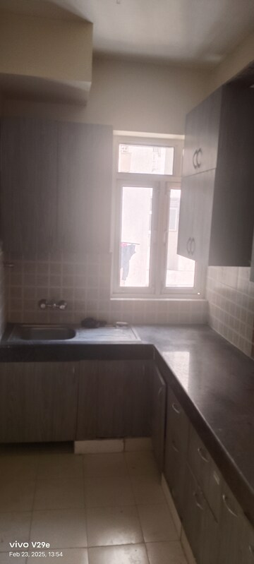 Room in 2 BHK Apartment at Shree Vardhman Mantra, Sector 67 – for Rent