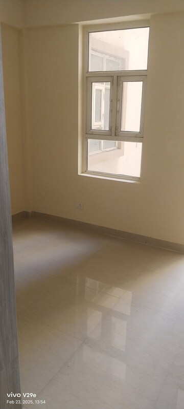Room in 2 BHK Apartment at Shree Vardhman Mantra, Sector 67 – for Rent