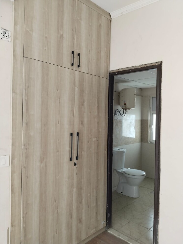 Bathroom, amrapali-golf-homes 3 Bedroom 1115 Sq.Ft. Apartment In Sector 4 Greater Noida Greater Noida 8241312