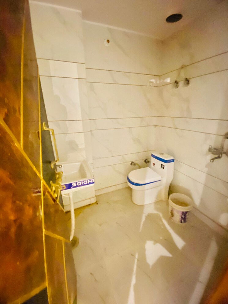 Bathroom, dwarka mor 3 Bedroom 850 Sq.Ft. Builder Floor In Dwarka Mor Delhi 8241350