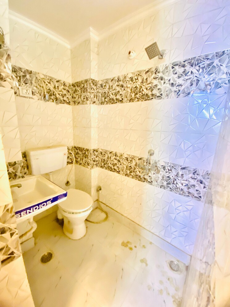 Bathroom, dwarka mor 3 Bedroom 850 Sq.Ft. Builder Floor In Dwarka Mor Delhi 8241350