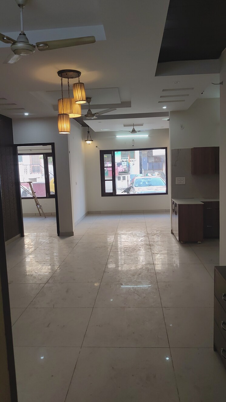 Living Room, ambala highway 3 Bedroom 250 Sq.Yd. Apartment In Ambala Highway Zirakpur 8241360