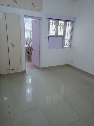 Room in 3 BHK Apartment at Vasant Kunj – for Sale