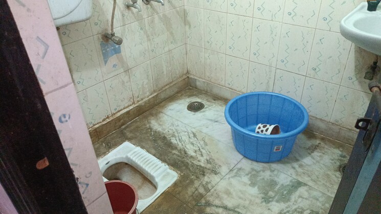 Bathroom, vaishali sector 5 1 Bedroom 560 Sq.Ft. Builder Floor In Vaishali Sector 5 Ghaziabad 8241474